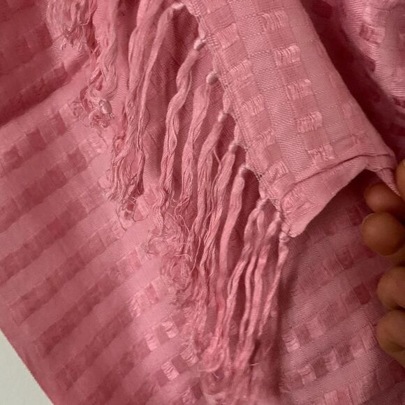 Scarf, pink rectangular with fringes, alternating shiny squares, size 78x22 - Picture 2 of 6